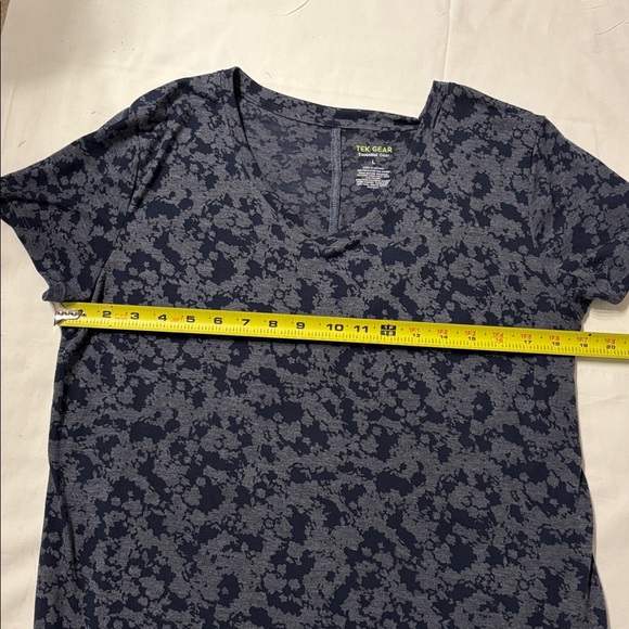 Tek Gear Athleisure Essential Gear Gray/Navy Geometric Short Sleeve Top SZ L - Picture 4 of 6